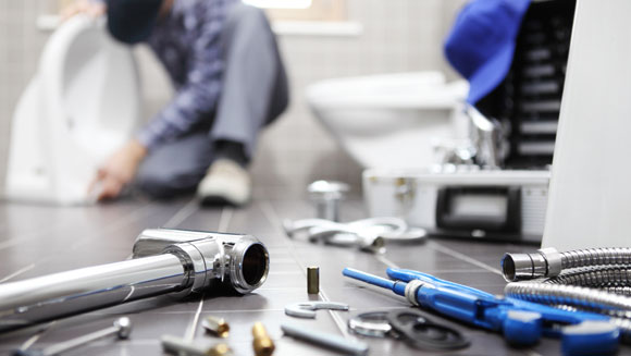 How can a professional plumber help to fix your plumbing issues