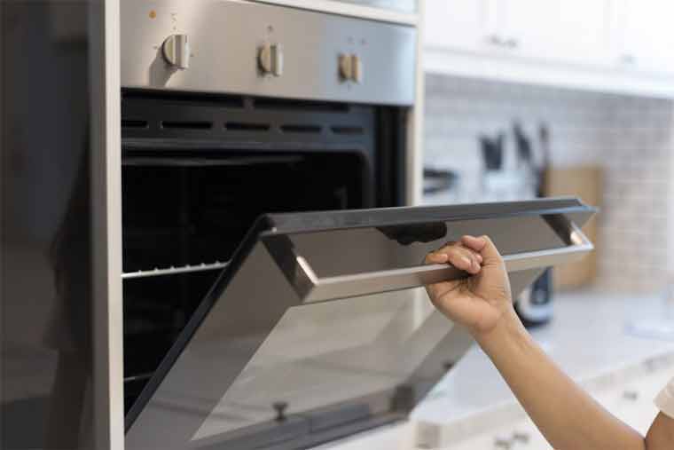 How does a table top convection oven works