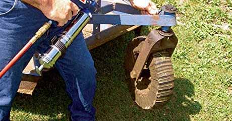 Working Process Of A Grease Gun